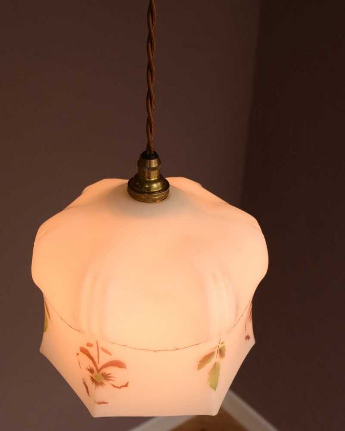 ペンダントライト　照明・ライティング　優しく灯るアンティークお花模様のアンティークシェード（コード・シャンデリア電球・ギャラリーなし）。。(k-3346-z)