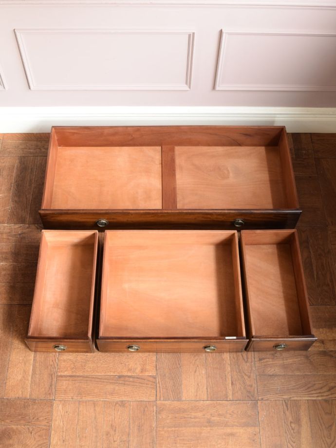 ドレッサーの引き出しの中