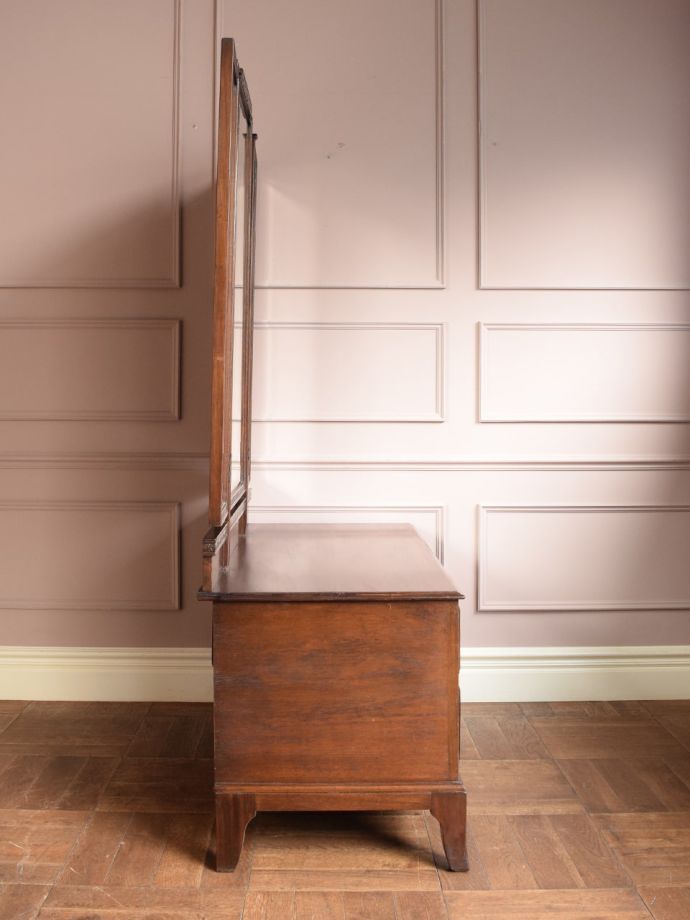 ドレッサーの側面