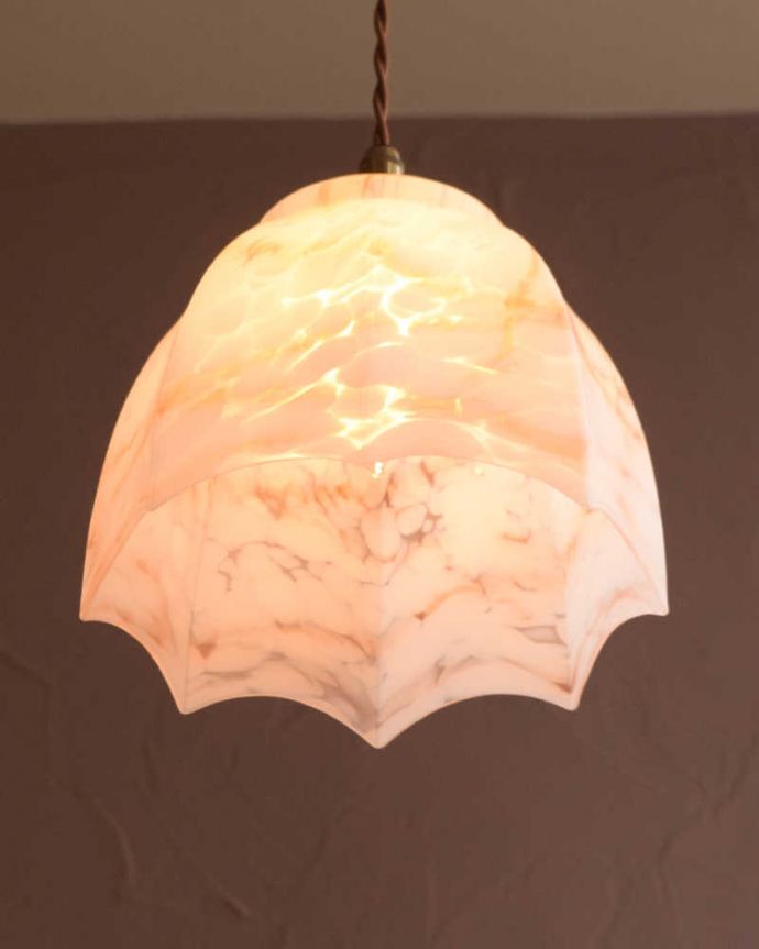 ペンダントライト　照明・ライティング　マーブル模様のアンティークシェードペンダントライト（コード・シャンデリア電球・ギャラリーなし）。。(k-3347-z)