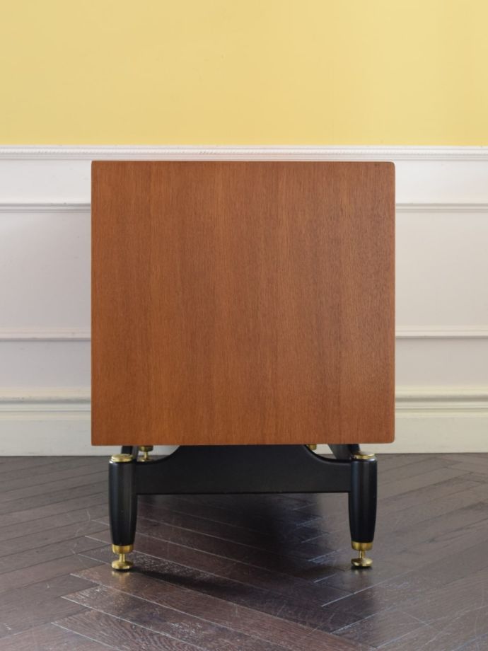 G-planのチェストの側面