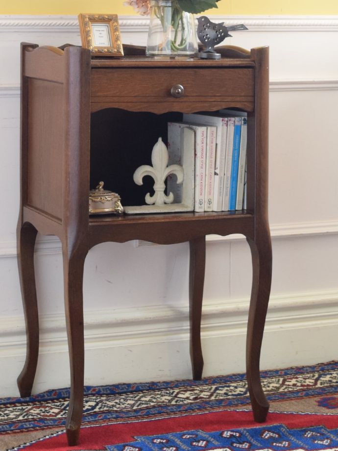 フランスのアンティークらしい美しい彫