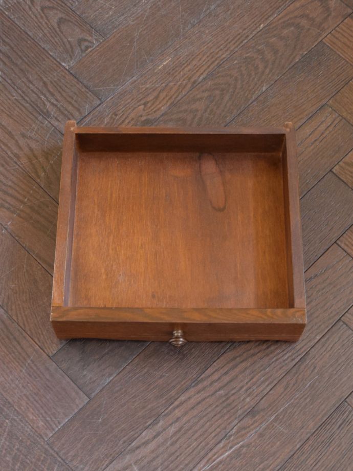 サイドキャビネットの引き出し