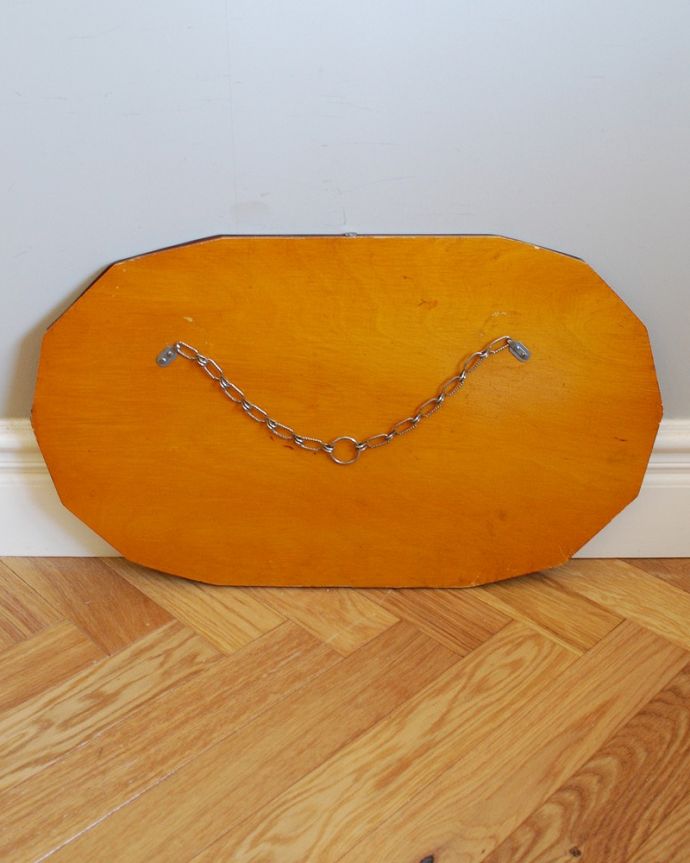 アンティーク ミラー（鏡）　アンティーク雑貨　縁どりがキラッと輝くアンティークカッティングミラー（オーバル）。裏側を見てみると…修復の際、金具をしっかり取り付けたので安心してお使い下さい。(k-3366-z)