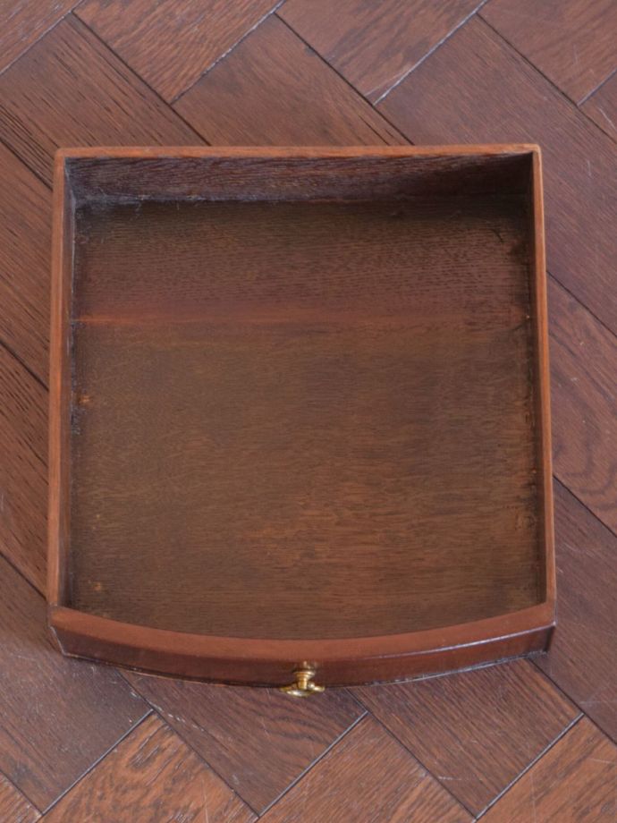 アンティーク家具の引き出し