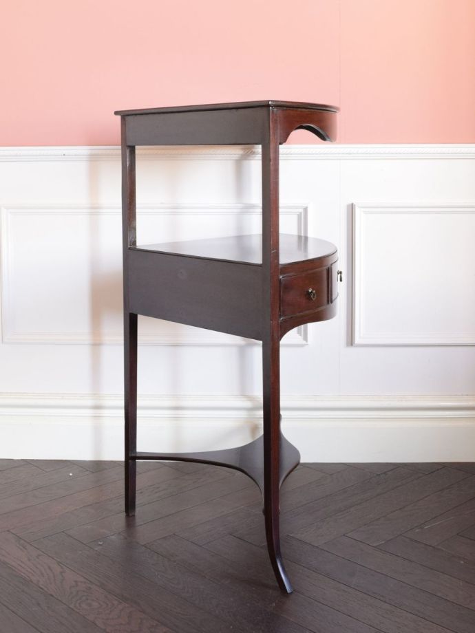 キャビネットの側面