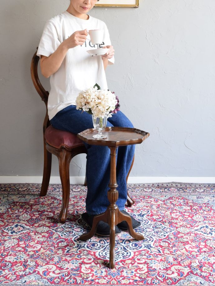 アンティークのワインテーブル