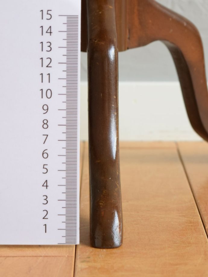 アンティークテーブルの脚