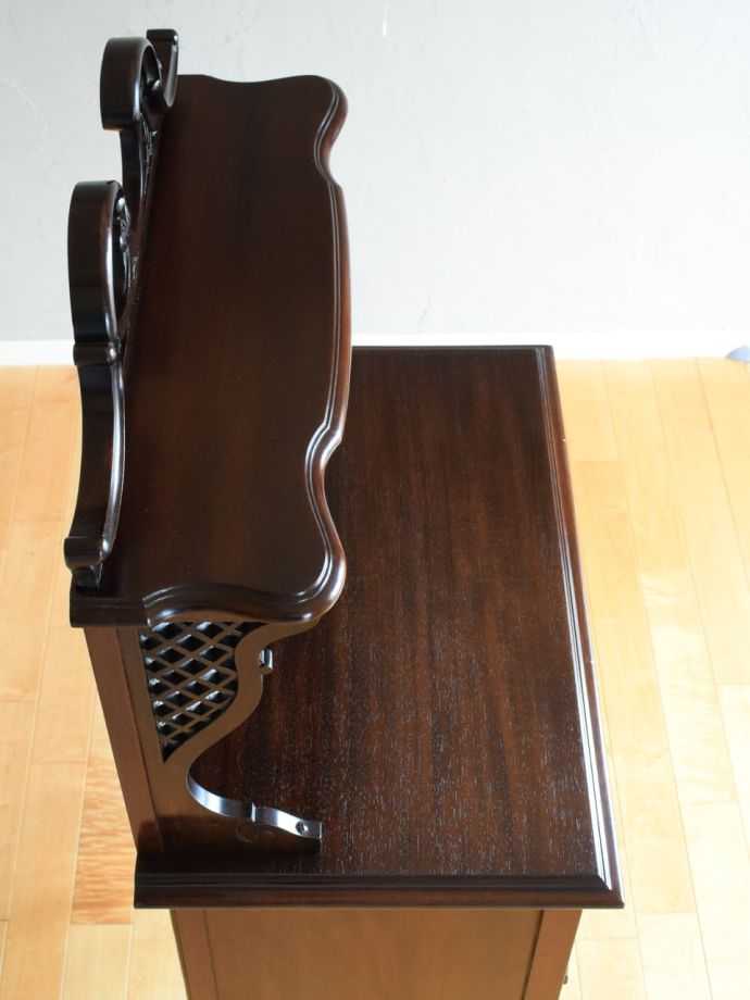 アンティークキャビネットの天板