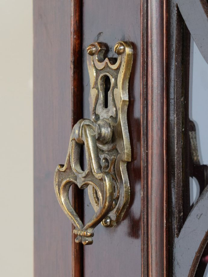 キャビネットの取っ手と鍵