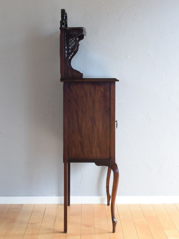 キャビネットの側面