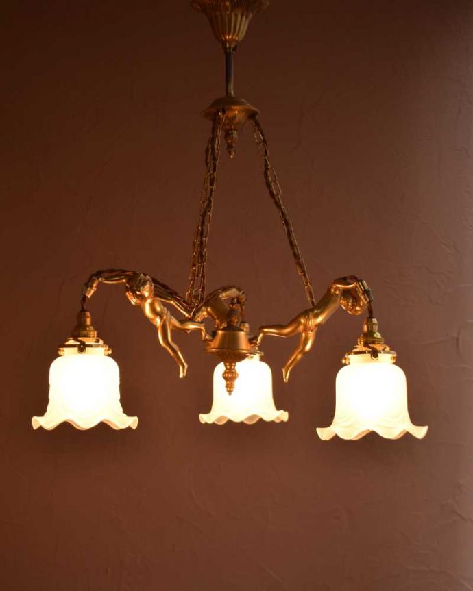 シャンデリアの灯り