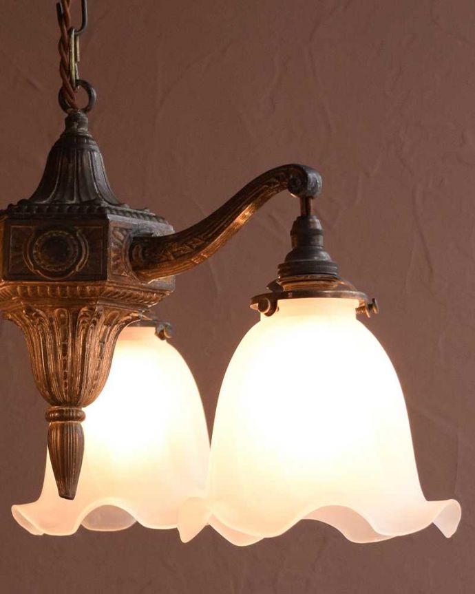 シャンデリア　照明・ライティング　フランスで見つけたシェード付きのアンティークシャンデリア(3灯)（Ｅ17シャンデリア球付）。。(k-3375-z)