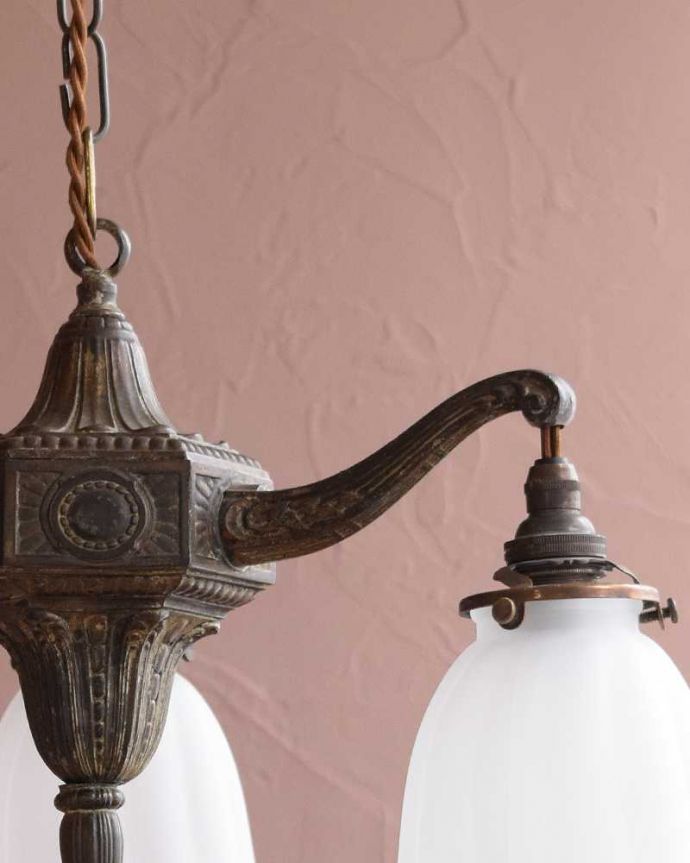 シャンデリア　照明・ライティング　フランスで見つけたシェード付きのアンティークシャンデリア(3灯)（Ｅ17シャンデリア球付）。。(k-3375-z)