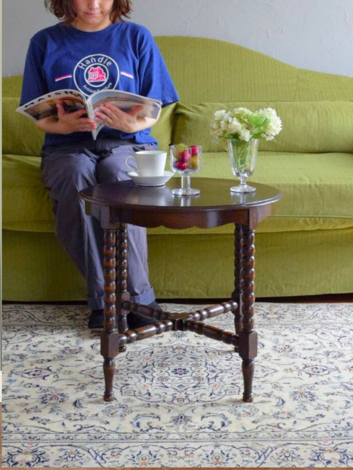 アンティークのコーヒーテーブル