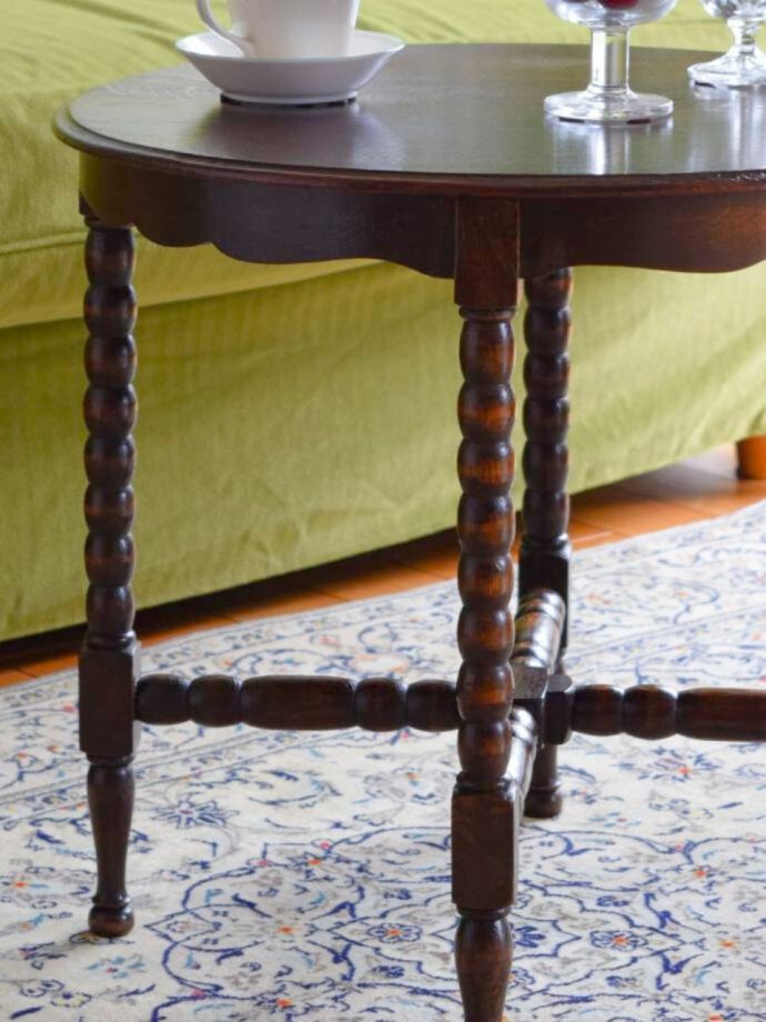 英国のアンティーク家具らしいデザイン