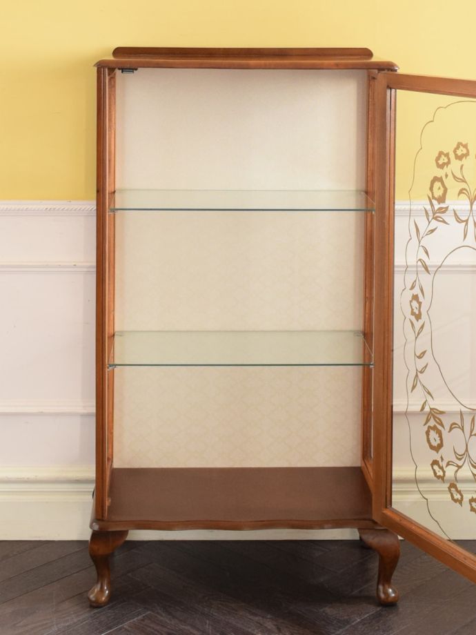 ウォールナット材のアンティークショーケース、イギリスから届いた