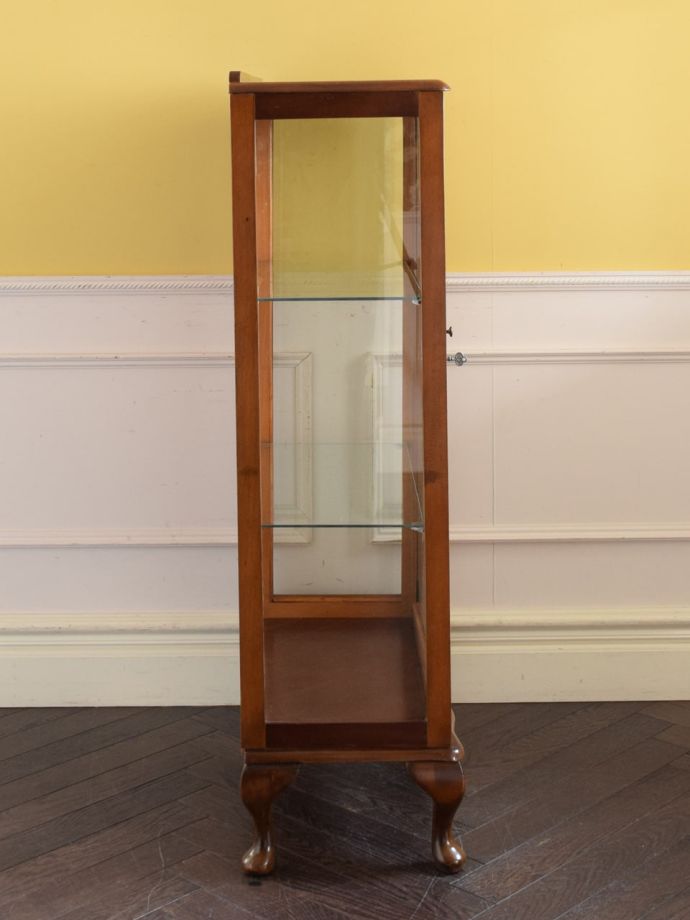 キャビネットの側面