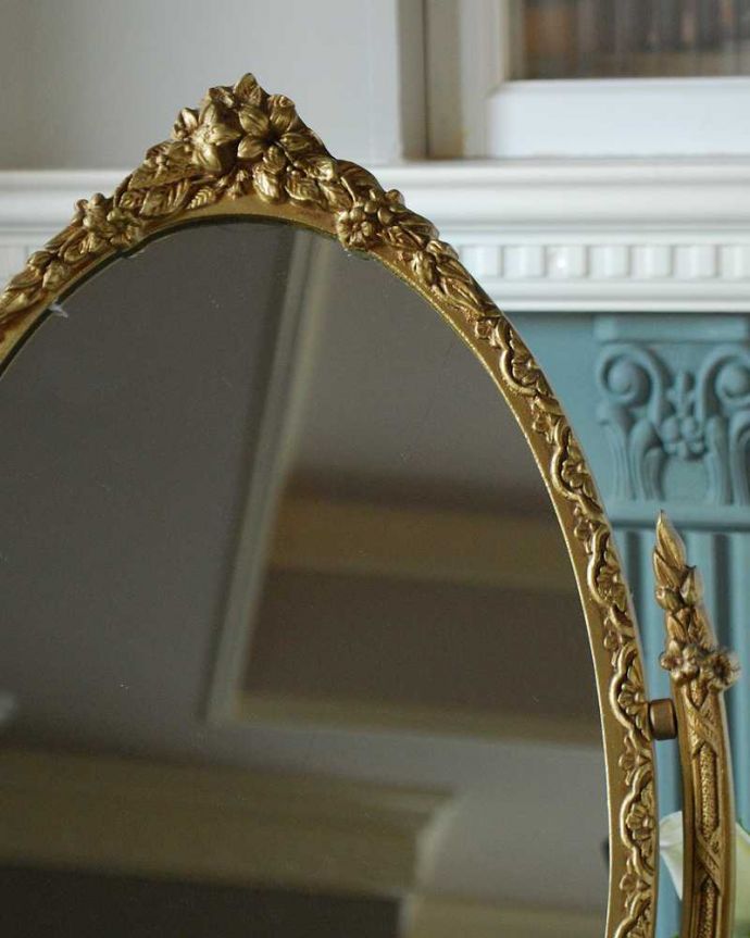 アンティーク ミラー(鏡) アンティーク雑貨 フランス輸入のアンティーク雑貨、お花が付いた華やかなスタンドミラー。いつでもお姫様気分。(k-3377-z)