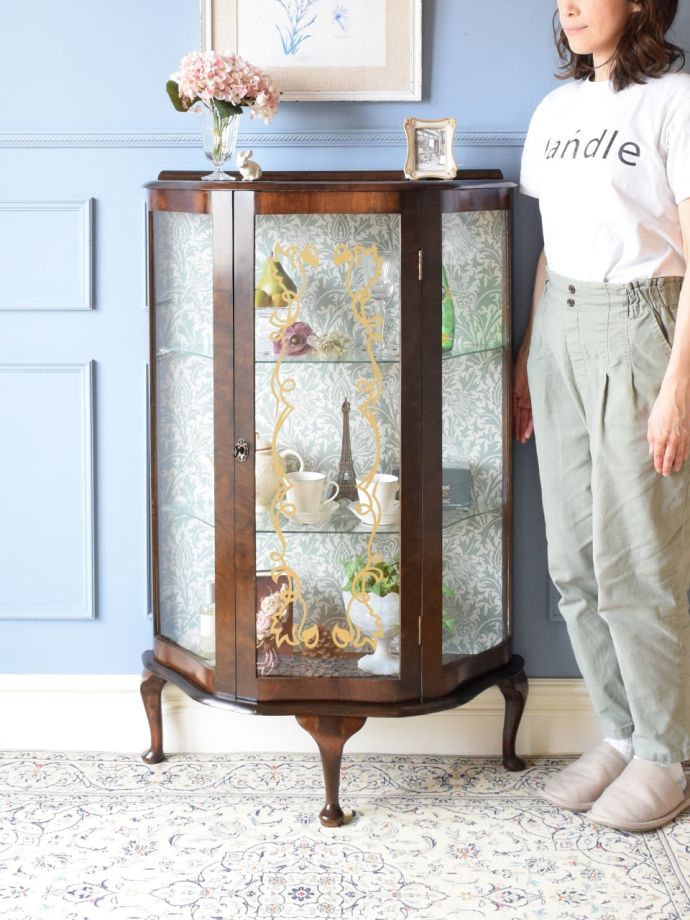 英国アンティークのガラスキャビネット