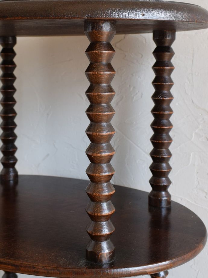 アンティーク家具らしい装飾