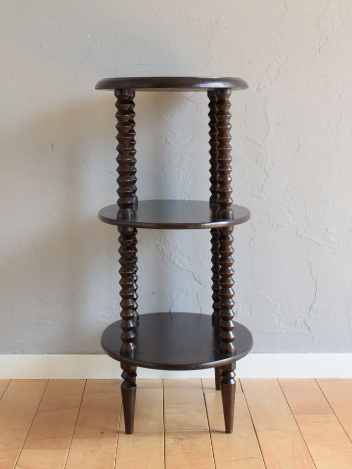 オープンシェルフの側面