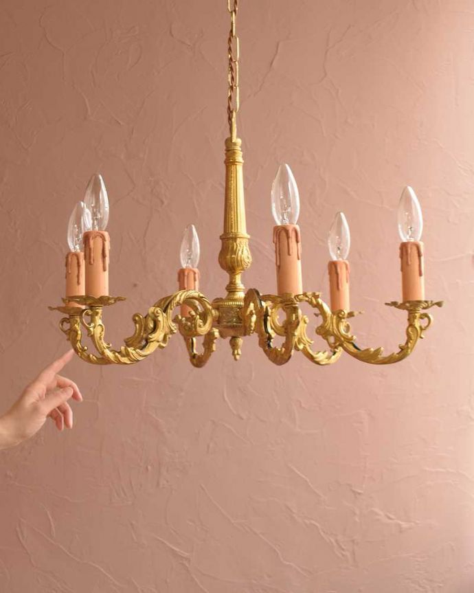 アンティークの真鍮製シャンデリア