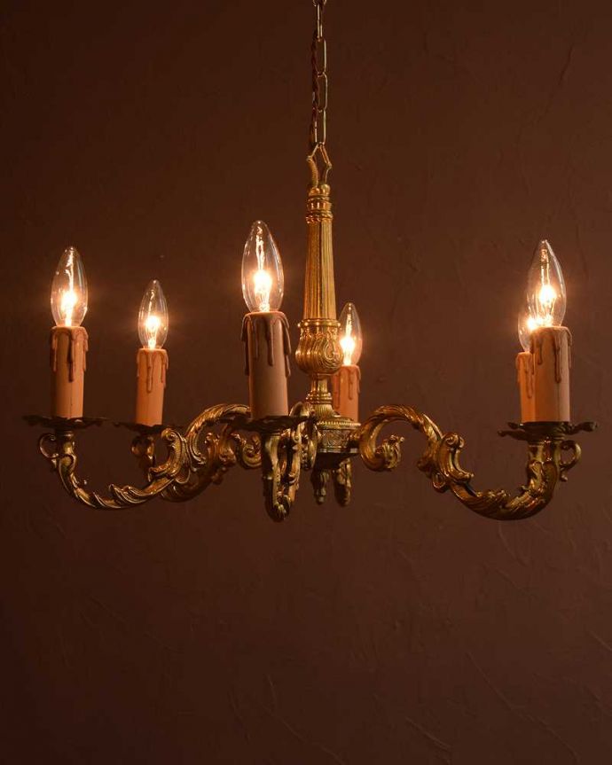 シャンデリアの灯り