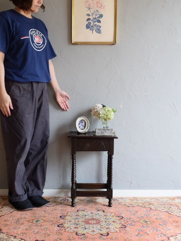 アンティークのオケージョナルテーブル