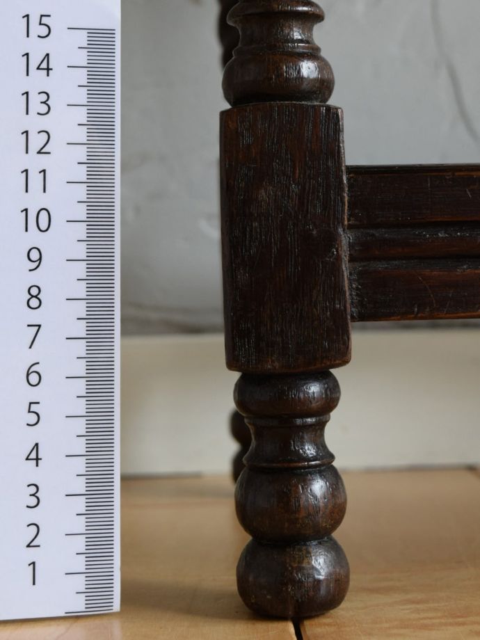 アンティークテーブルの脚