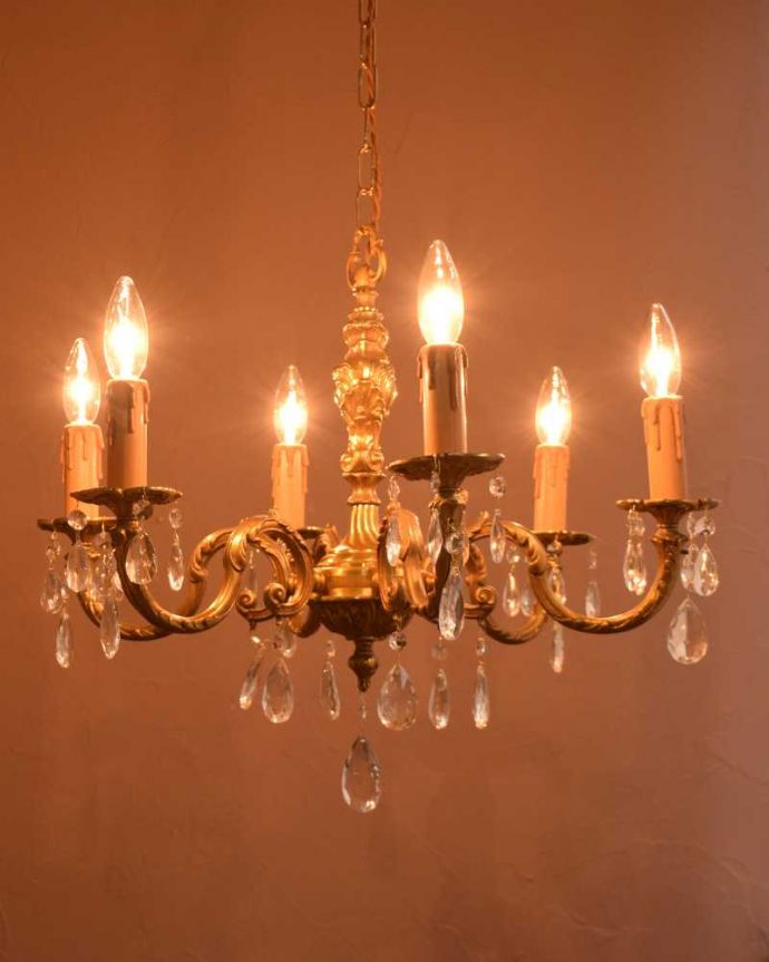 シャンデリア　照明・ライティング　ガラスドロップ×真鍮製アンティークシャンデリア（6灯）（Ｅ17シャンデリア球付） 。。(k-3380-z)