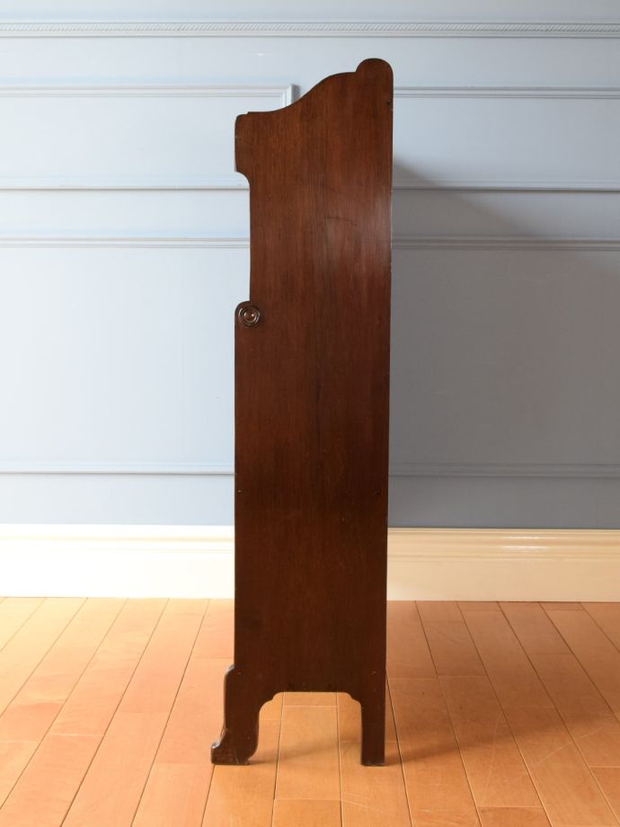 オープンシェルフの側面