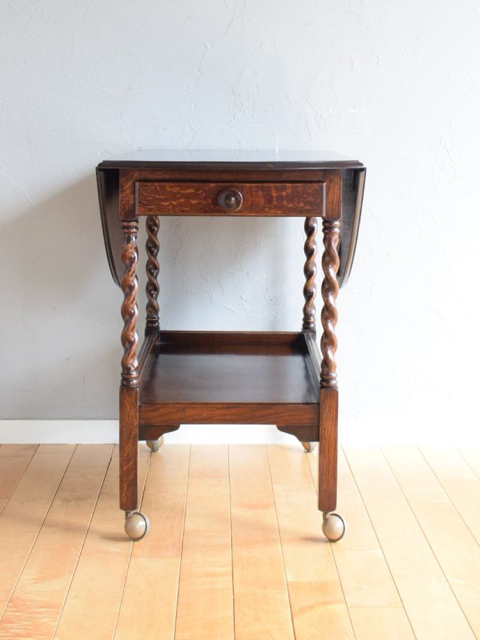 アンティークワゴンの側面