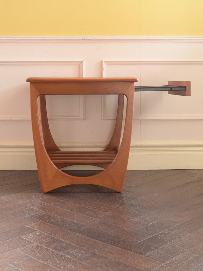 G-PLANのコーヒーテーブルの側面