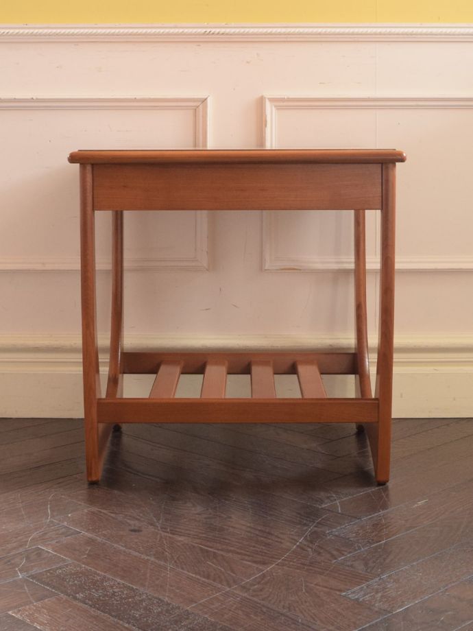 G-プランの家具の側面