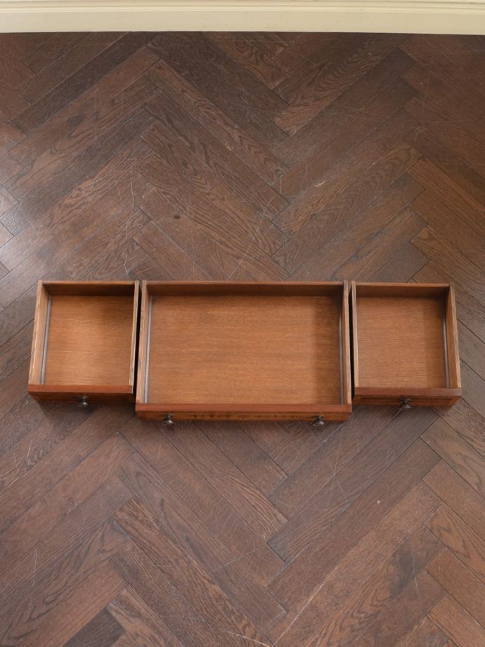 アンティークテーブルの引き出し