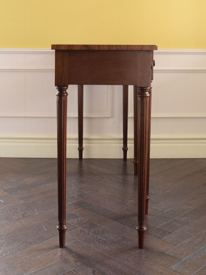 コンソールテーブルの側面