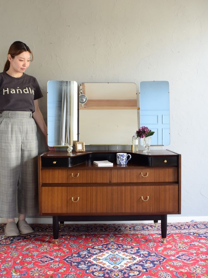 G-PLANのおしゃれなドレッサー