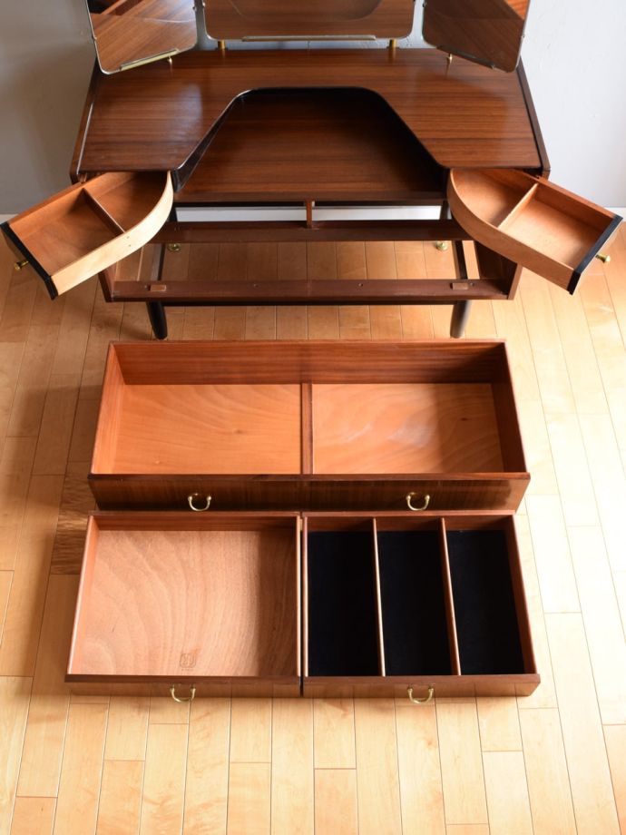 G-PLANのドレッサーの引き出し