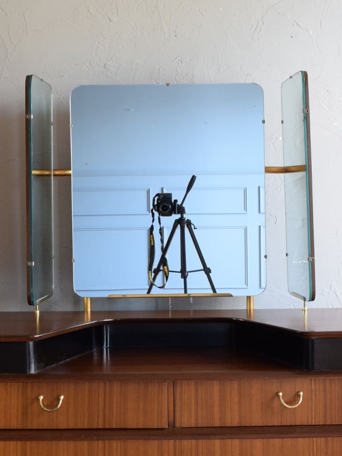 ビンテージ家具の三面鏡