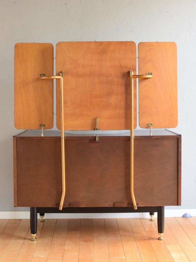 G-PLANのヴィンテージドレッサー、トラー＆ブラックのおしゃれな三面鏡