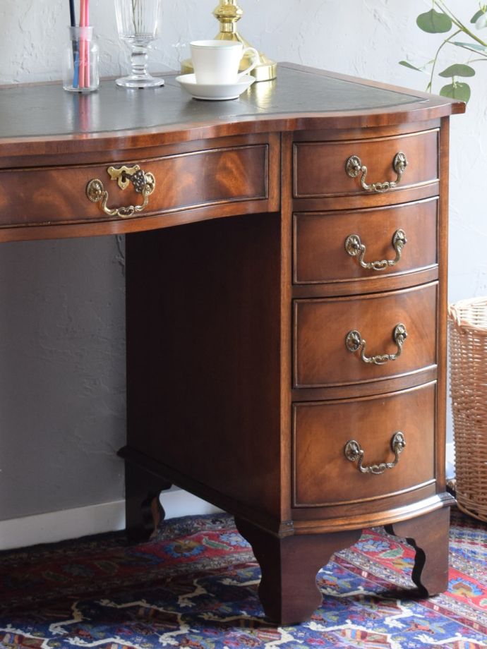 アンティークデスクの美しい木目