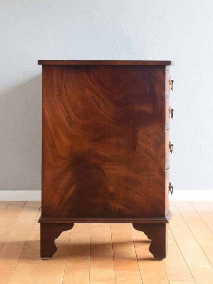 書斎デスクの側面