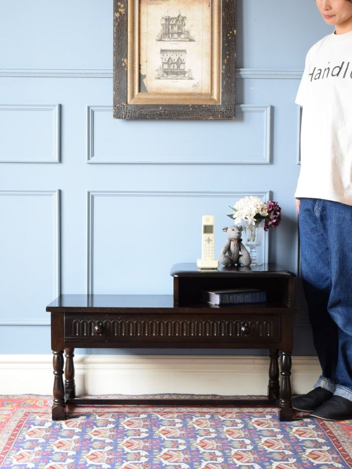 英国アンティークのテレフォンベンチ