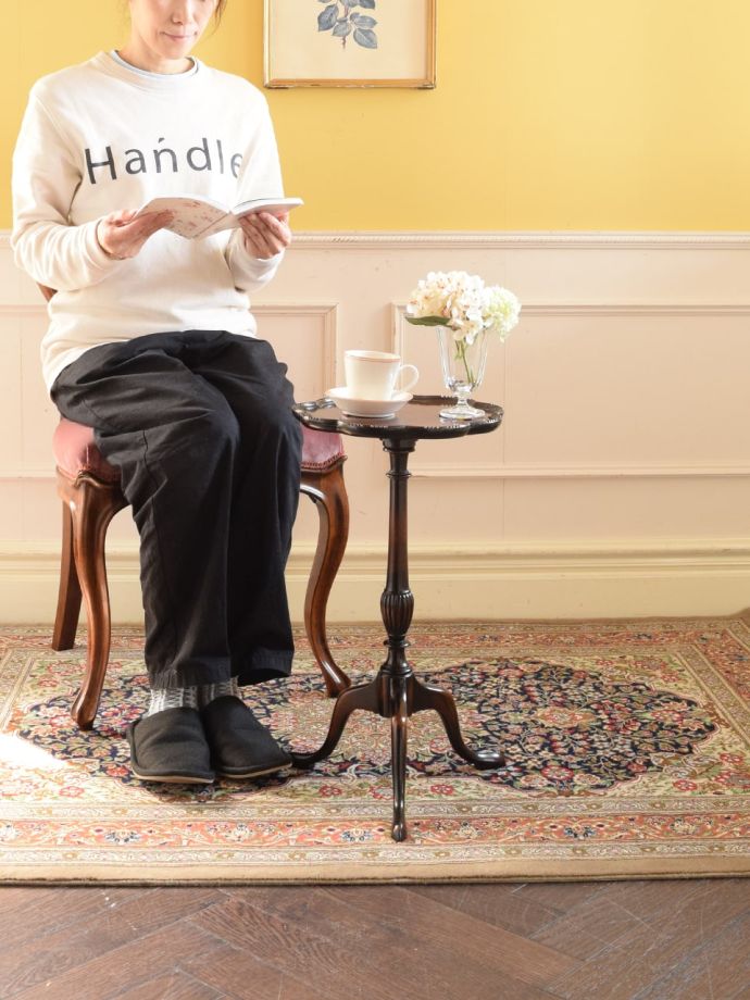 アンティークのワインテーブル