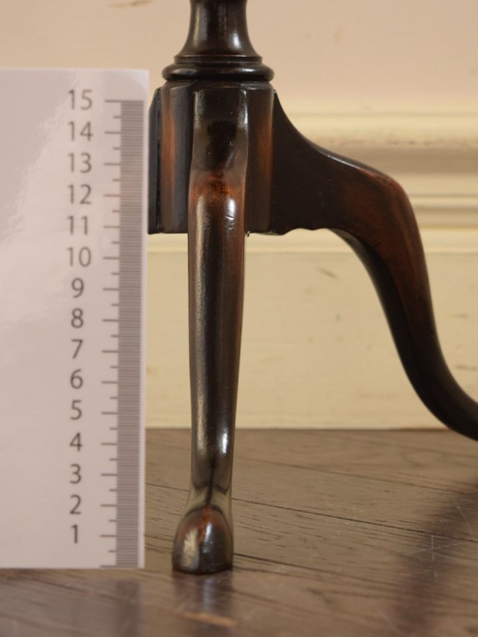 アンティークテーブルの脚