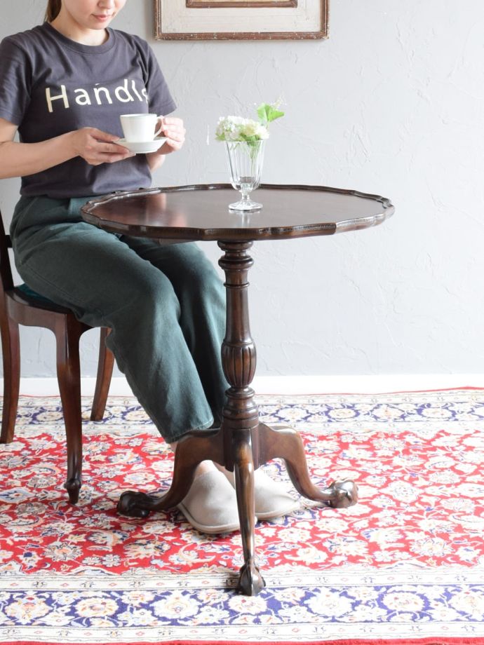 アンティークのオケージョナルテーブル