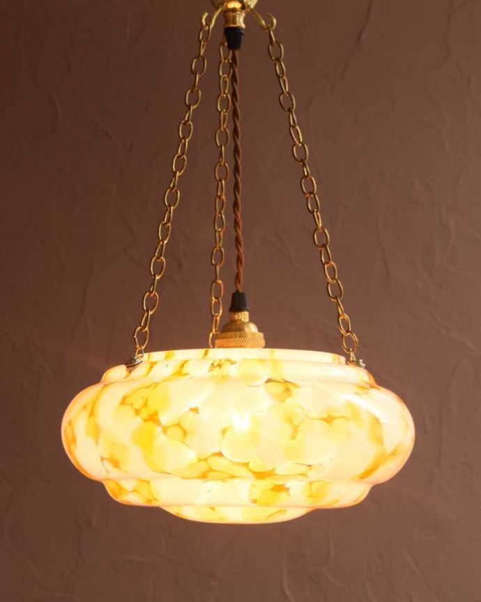 シャンデリア　照明・ライティング　マーブル模様が美しい英国輸入のアンティークハンギングボウル（Ｅ26球付）。。(k-3395-z)