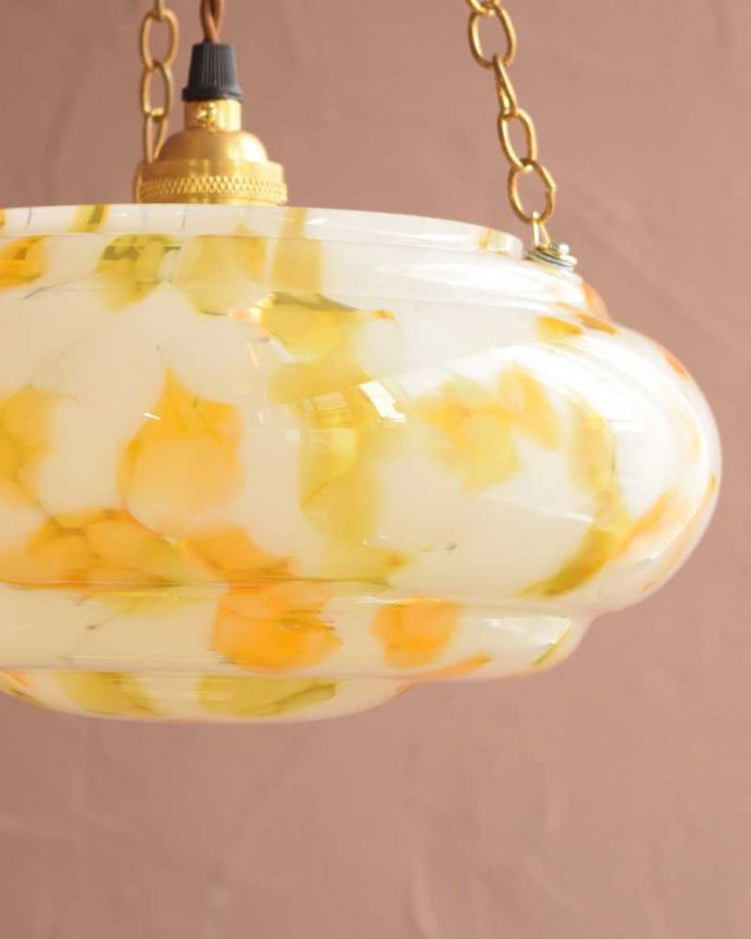 シャンデリア　照明・ライティング　マーブル模様が美しい英国輸入のアンティークハンギングボウル（Ｅ26球付）。。(k-3395-z)