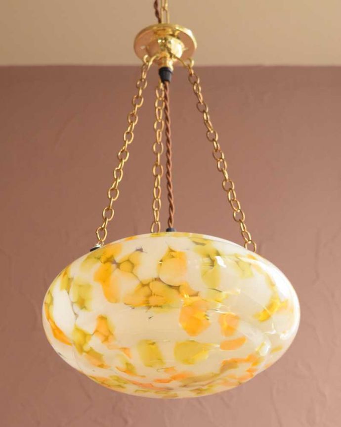 シャンデリア　照明・ライティング　マーブル模様が美しい英国輸入のアンティークハンギングボウル（Ｅ26球付）。。(k-3395-z)